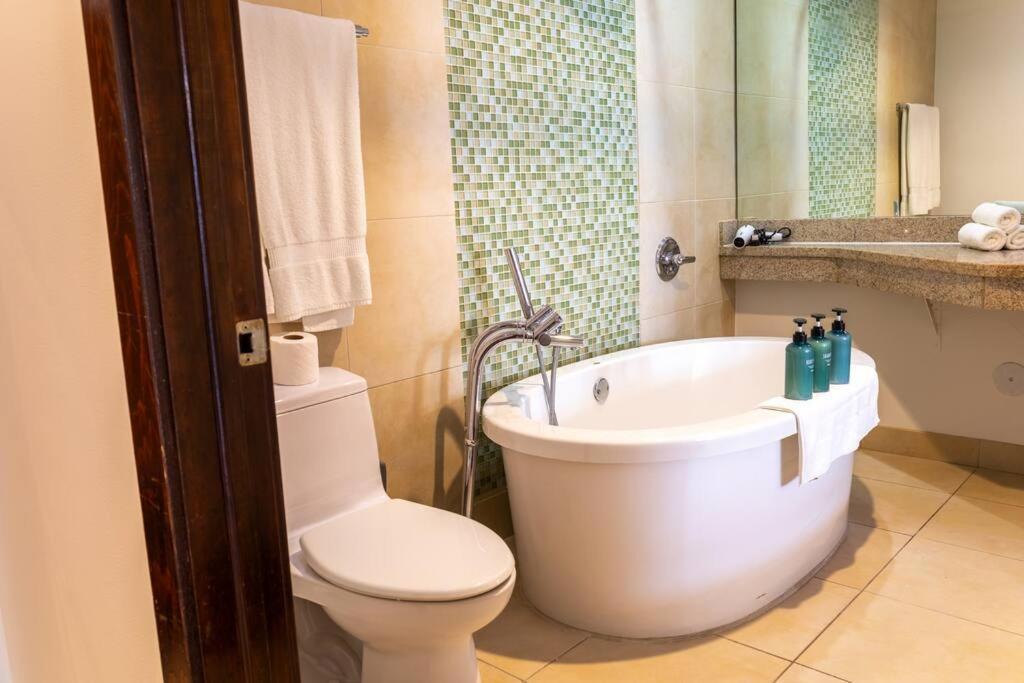 King Bed Rooftop Suite Ocean Dr C304 Miami Beach Exterior photo